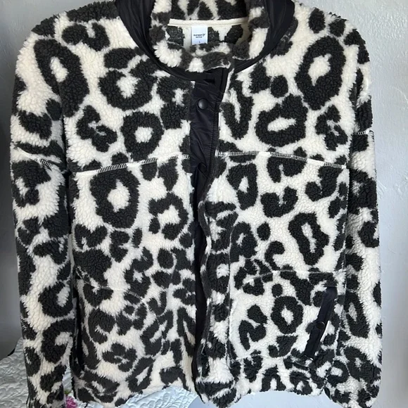 Old navy active leopard sherpa jacket - Picture 2 of 4